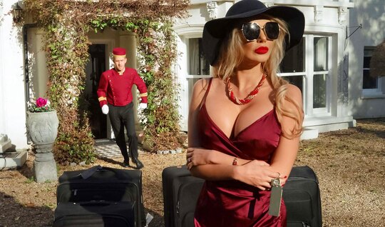 Дэнчик трахнул хозяйку отеля по незнанке. Прямой эфир: наслаждайтесь видео. Дэнчик трахнул хозяйку отеля по незнанке. Прямой эфир: наслаждайтесь видео.