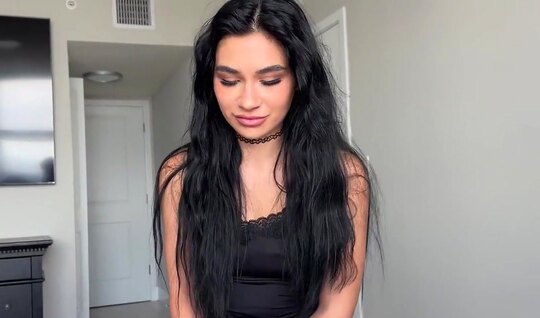 То, что сводная сестрица гот, ничуть не мешает нашему с ней сексу. Видео доступно для онлайн-показа.