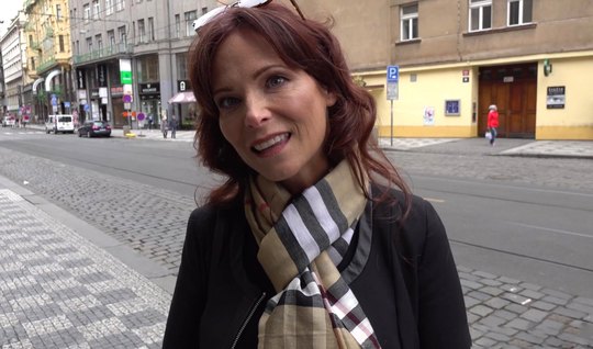 Пикапер в Праге жестко трахнул в жопу старенькую Сирен Де Мер Пикапер в Праге жестко трахнул в жопу старенькую Сирен Де Мер