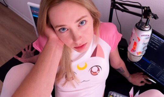 Похоже сводная сестрица подсела на порно и мой член в совокупности...