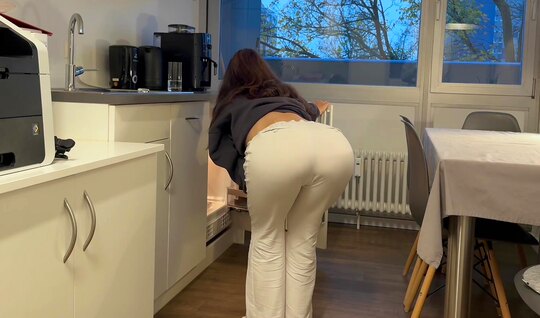 Сношаюсь с соседкой по комнате и мне приятно...