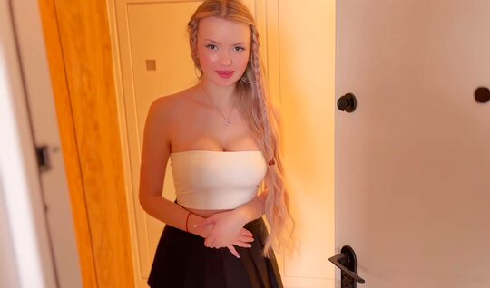 Эскортница ошибласть дверью и сполна отработала с левым парнем