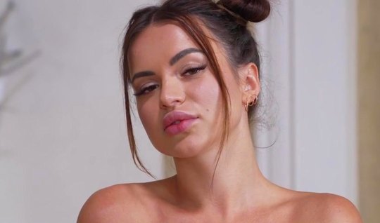 Марьяна в новом фильме Николаса о страдании девушки Марьяна в новом фильме Николаса о страдании девушки