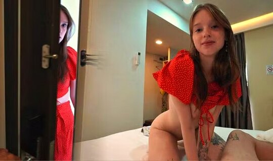 На вызов пришла моя сводная сестра и пришлось ей как следует засадить... На вызов пришла моя сводная сестра и пришлось ей как следует засадить...