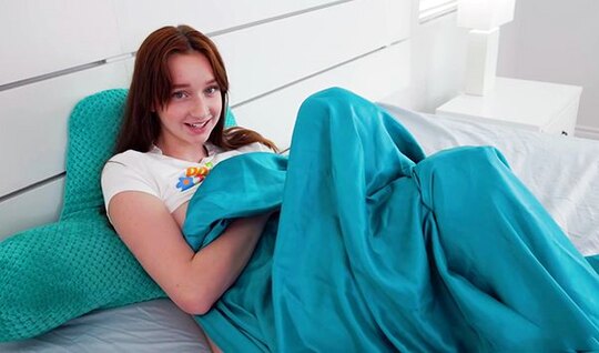 Отчим учит падчерицу сексу, чтобы она в универе была как все... Отчим учит падчерицу сексу, чтобы она в универе была как все...