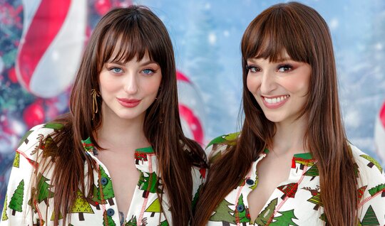 Две мачехи развлекаются групповым сексом с падчерицами Две мачехи развлекаются групповым сексом с падчерицами