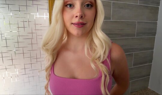 Секс с подругой блондинкой лишним не будет