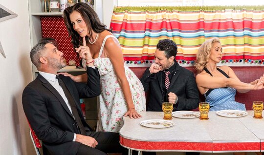 Для жены подмахнуть киской ради бизнеса мужа такой пустяк