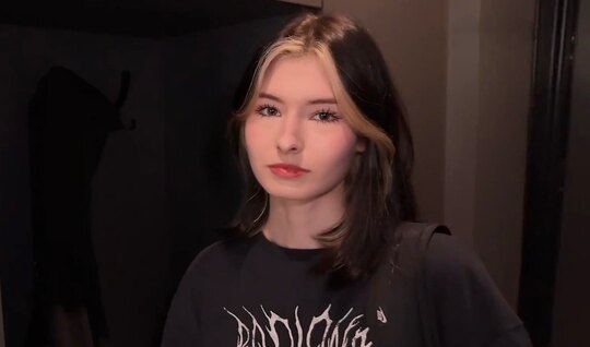 Трахаешь офисную подругу и кончаешь в нее, если даже ты на поводке у жены