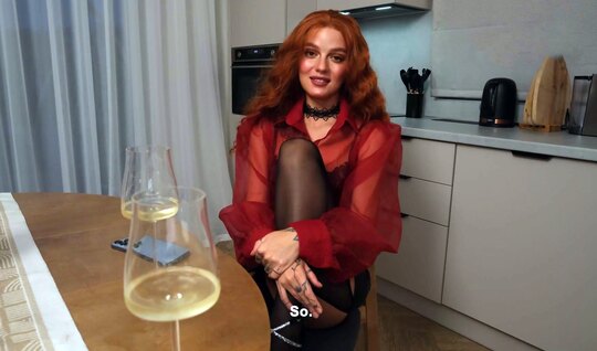 Риэлтерша под мухой без проблем порется с клиентом... Риэлтерша под мухой без проблем порется с клиентом...