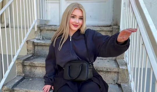 Не трахнуть Блондессу сложно, потому что она так хочет секса!